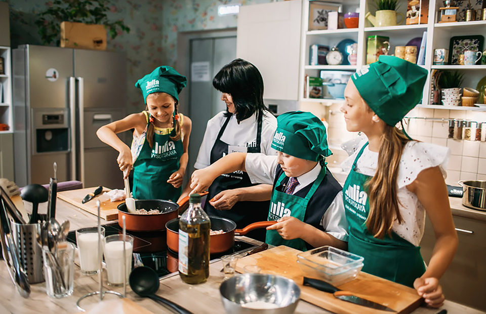 Кулинарные классы, курсы и школы в Москве: где учиться готовить, варить кофе и разбираться в вине